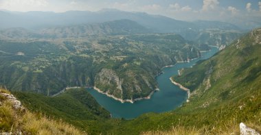Karadağ; Nehir Piva; Mavi su; güzel doğa, 