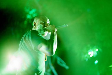 Koh Tao, Tayland - 20 Mart 2018: Şarkıcı