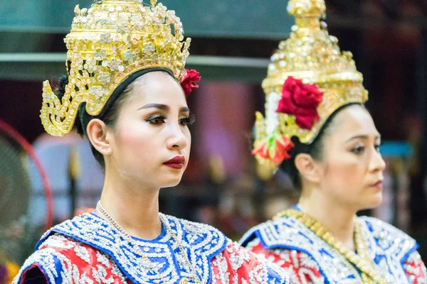 Bangkok, Tayland - 11 Ocak 2018: Nati 'de Taylandlı kadın dansçılar — Stok fotoğraf