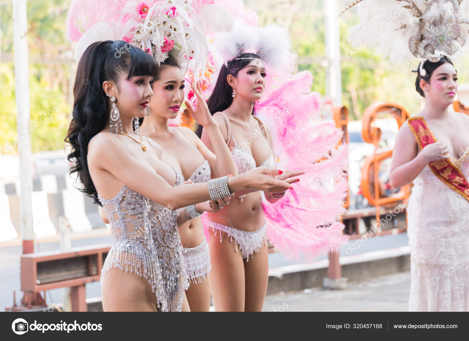 Phuket, Thailand - January 30, 2018: Shemale in show costumes on – Stock  Editorial Photo © watman #320457168