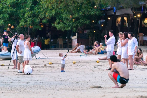 Koh Tao, Tailândia - 25 de março de 2018: Um garotinho nos sela — Fotografia de Stock