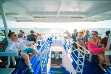 Koh Tao, Tayland - 16 Mart 2018: insanlar yatta. Kılavuz 