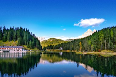 Dramatik bir manzara. Autumn Ulusal Parkı. Turist eğlencesi.