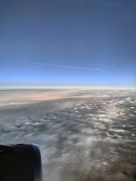 Moteur Réaction Est Travers Fenêtre Avion Survolant Les Nuages Aube — Photo