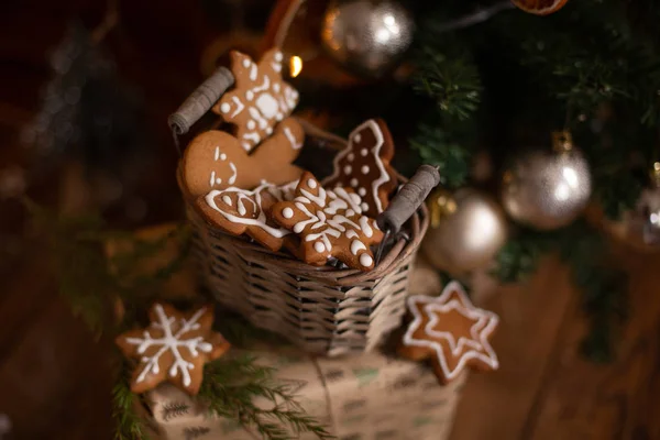 Gingerbread Cookies Basket Tree New Year Decor — Stock Photo, Image