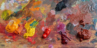 Resimler için yağlı boyalı paletin üst görüntüsü