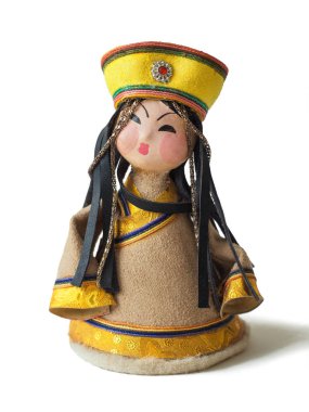 Ulusal kostümlü bir oyuncak bebek kızı.