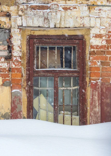 Schneebedecktes Fenster — Stockfoto