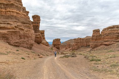 Charyn Kanyonu 'nda turist gezisi