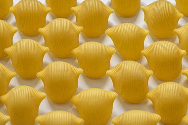 Sıra sıra makarna deseni