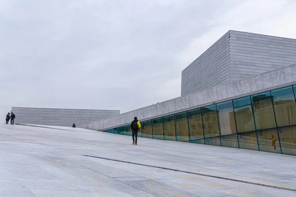 挪威国家歌剧院，玻璃和混凝土建成 — 图库照片