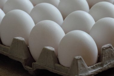 Pakette yumurtalar var.