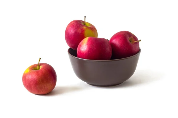 Jablka v keramické misce — Stock fotografie