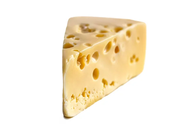 Pedaço de queijo Maasdam sobre um fundo branco — Fotografia de Stock