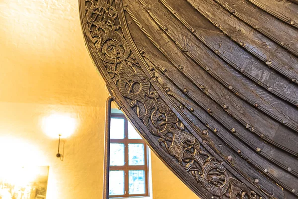 Oseberg gemisinin pruva omurgasının parçası.