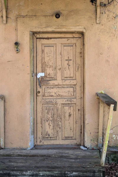 Old door with crosses — 图库照片