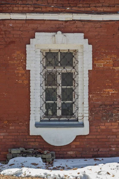 那座老房子的窗户 — 图库照片