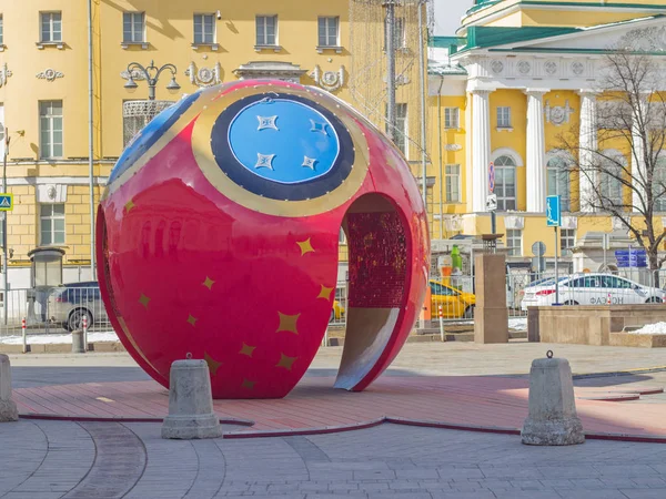 Oggetto d'arte sotto forma di pallone da calcio — Foto Stock