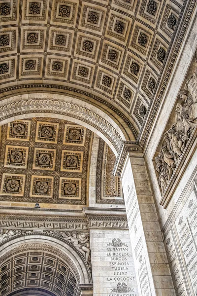 Decorative arched ceilings and walls of the famous Arc de Triomphe — 스톡 사진