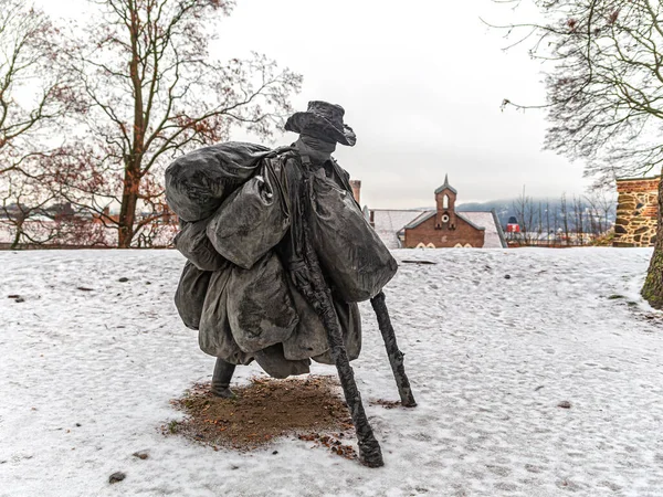 Oslo Norwegia 2019 Alegoryczny Posąg Chwały Chwały Jednonogiego Kaleki Workami — Zdjęcie stockowe