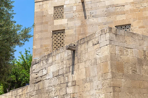 Baku Azerbajdzsán 2019 Shirvanshah Palota Falai Kőtömbökből Építve Dekoratív Rácsokkal — Stock Fotó