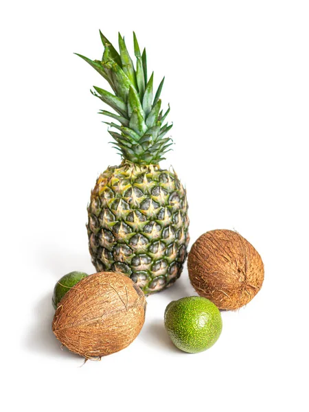 Frutos Exóticos Abacaxi Dois Cocos Frutos Abacate Isolados Sobre Fundo — Fotografia de Stock