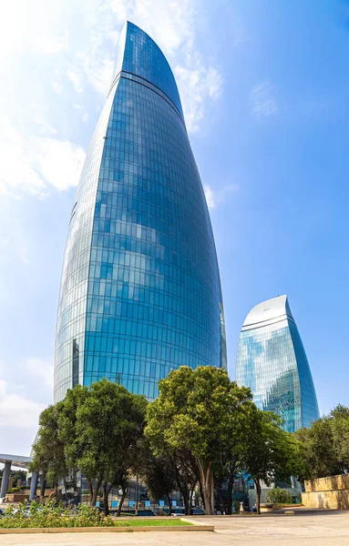 Baku Azerbaijão 2019 Novo Símbolo Baku Torres Chama Arranha Céus — Fotografia de Stock