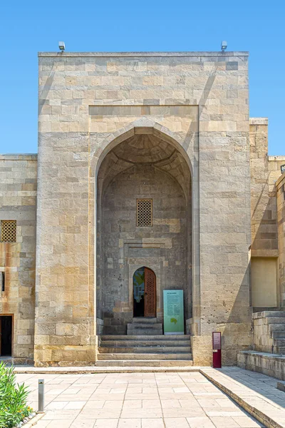 stock image Baku, Azerbaijan, 07.25.2019. Central entrance to the Palace of Shirvanshahs is decorated with a high portal with carvings, in the historical district of Baku Icheri Sheher