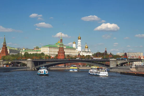 Москва Россия 2018 Московский Кремль Большим Каменным Мостом Через Москву — стоковое фото