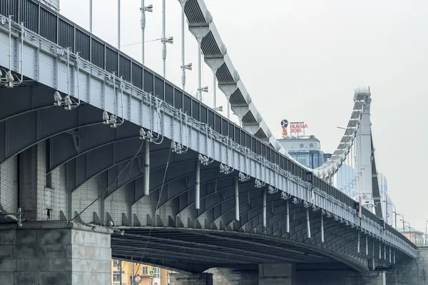 Moskva Ryssland 2018 Krimbron Hänger Över Moskvafloden Pylonerna Upphängda Kedjor — Stockfoto