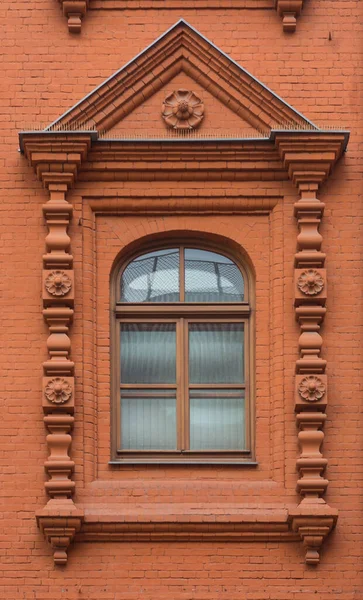 Piękne Ceglane Okna Wykończenia Starego Domu — Zdjęcie stockowe