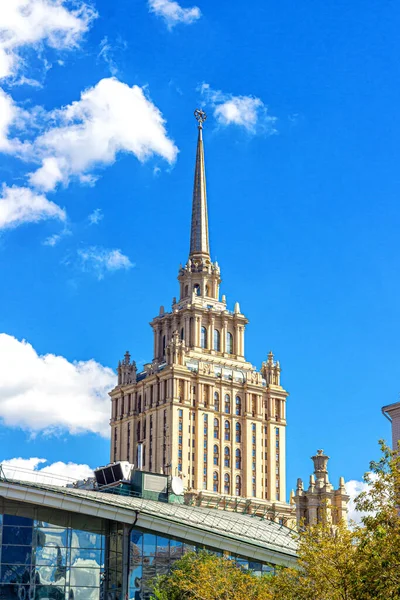 Москва Россия 2018 Гостиница Небоскреб Украина Теперь Radisson Royal Оформленная — стоковое фото