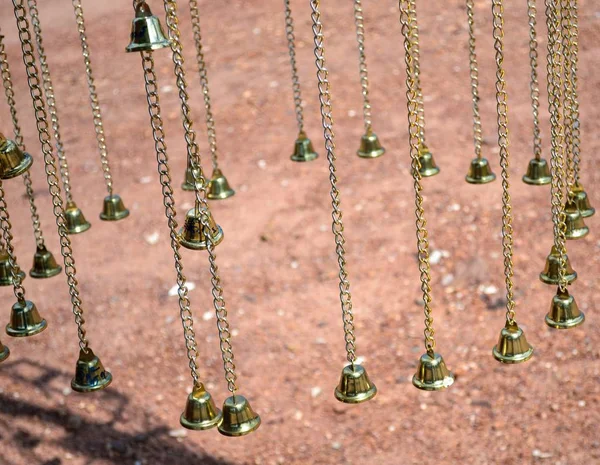 Gyllene Klockor Lycka Hänger Ett Tempel Thailand — Stockfoto