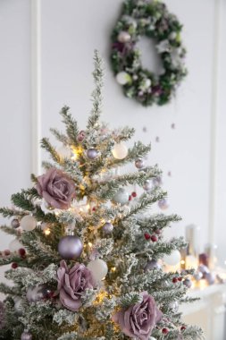 Kış, Noel süsleri. Güzel bir Noel iç mekanı.