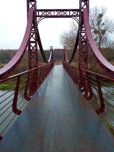 Gran Puente Húmedo Hierro Bajo Lluvia Otoño — Foto de Stock