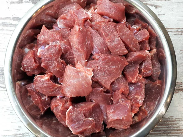 Närbild Kött Hackat Med Kniv Bitar För Matlagning — Stockfoto