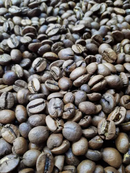 焼きたての玄米香りのコーヒー豆のクローズアップ — ストック写真