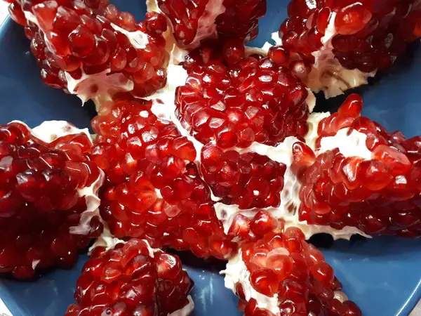 Närbild Stor Saftig Vinröd Söt Mogen Granatäpple Frukt — Stockfoto
