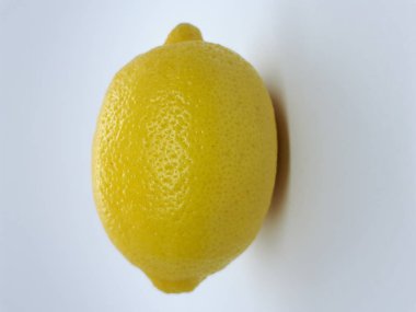 Meyve yakın plan, taze olgunlaşmış ekşi sulu limon beyaz / aydınlık arka planda izole edilmiş