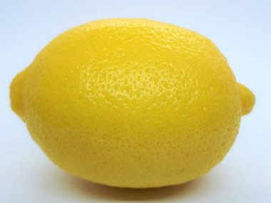  Meyve yakın plan, taze olgunlaşmış ekşi sulu limon beyaz / aydınlık arka planda izole edilmiş