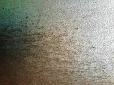  Üzerinde lekeler ve bulanıklık olan taş bir duvarın yakın çekimi. Duvar kağıtları, kartlar, arkaplanlar için tasarım