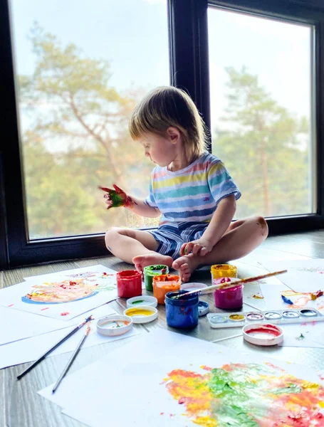 Fair Skinned Little Child Infant Draws Colorful Paints Background Large — Stock Photo, Image