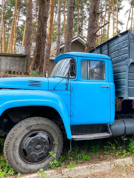 Een Grote Oude Blauwe Zil Truck — Stockfoto