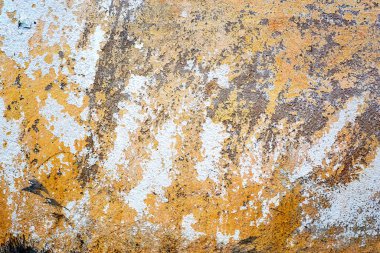 Sarı ve beyaz beton ile boyanmış eski hasarlı doku, duvar kağıdı ve arka plan, yakın plan.