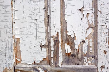 Eski hasarlı Woden kapı dokusunun beyaz kısmına boyanmış.