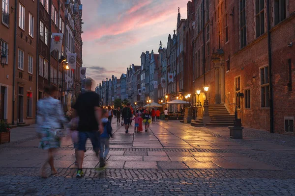 Gdansk, Polen-12.30.2018: uitzicht op de verlichte hoofdstraat van de oude binnenstad van Gdansk — Stockfoto