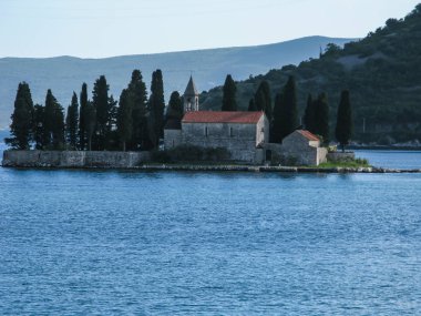 Perast, Kotor 'daki Aziz George Benedikt Manastırı