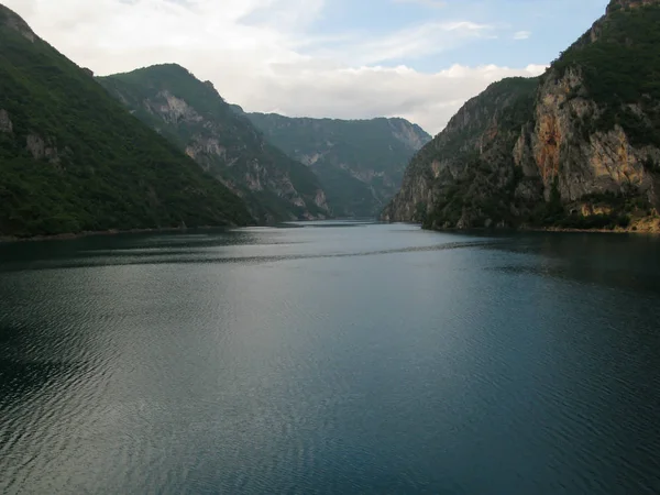 Kilátás a Piva folyó kanyonjára, Montenegró — Stock Fotó