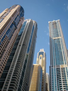Dubai Marina bölgesinde gökdelenlere karşı modern gökdelenler