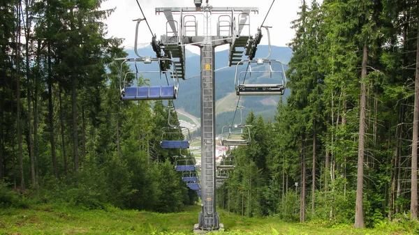 Ski lift in the summer at the resort of Bukovel, Carpathians, Ukraine — ストック写真